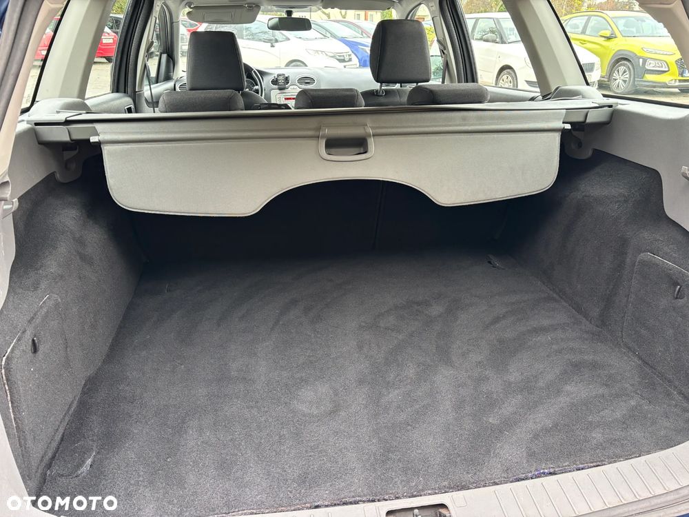 Ford Focus 1.8 Sport - 22