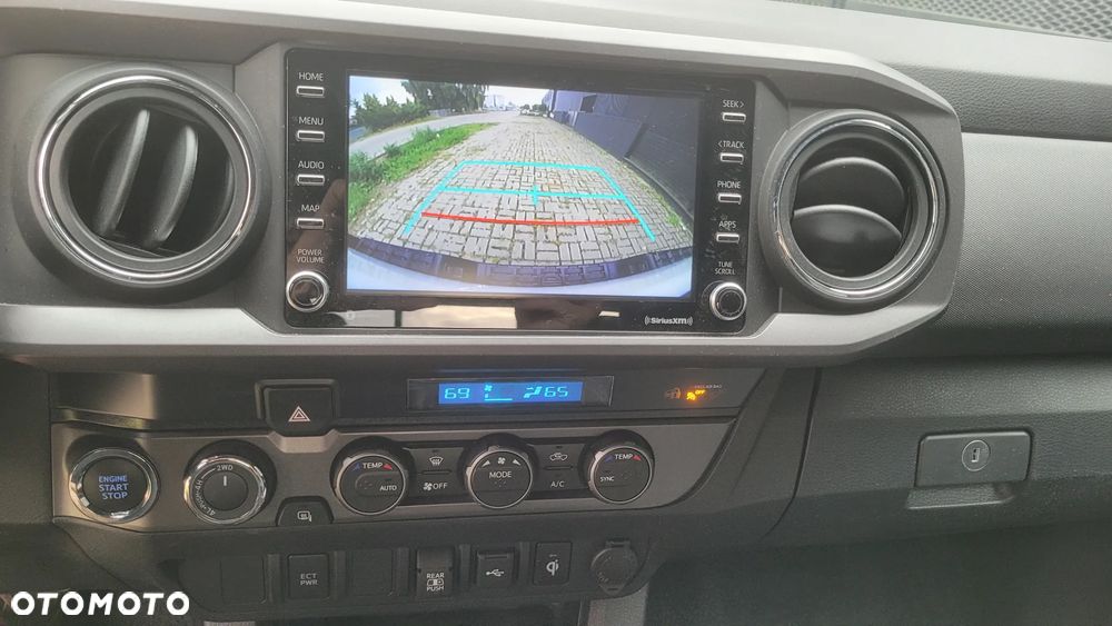 Toyota Tacoma - 7