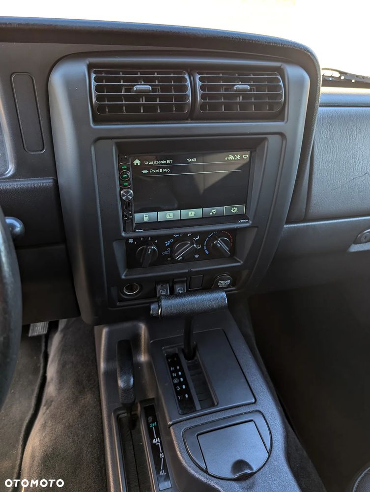 Jeep Cherokee 4.0 - 12