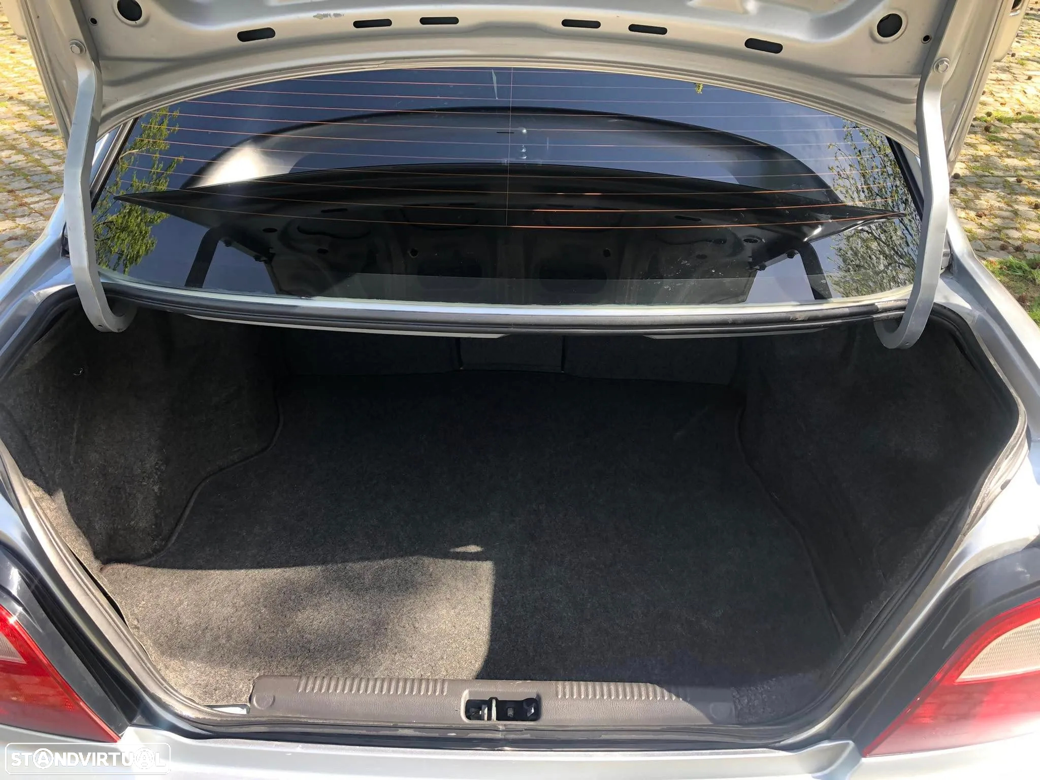 Subaru Impreza Sedan 2.0 WRX STi - 17
