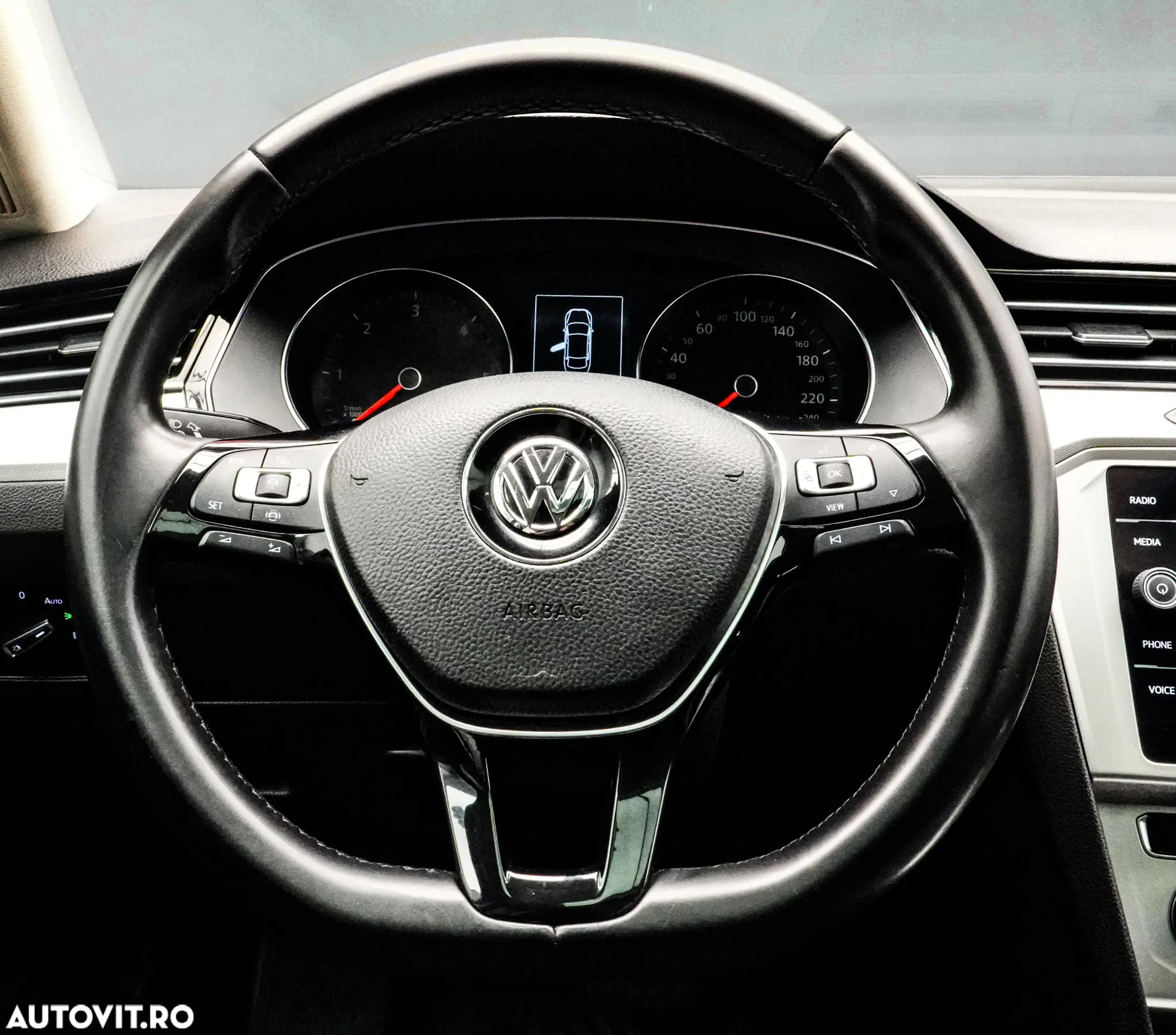 Volkswagen Passat 2.0 TDI DSG Comfortline - 19