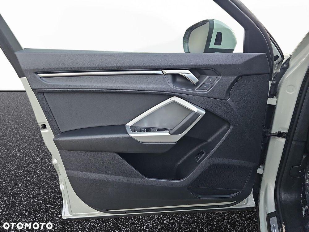 Audi Q3 Sportback - 9