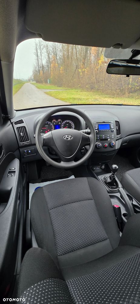 Hyundai i30 1.4 Base + - 13