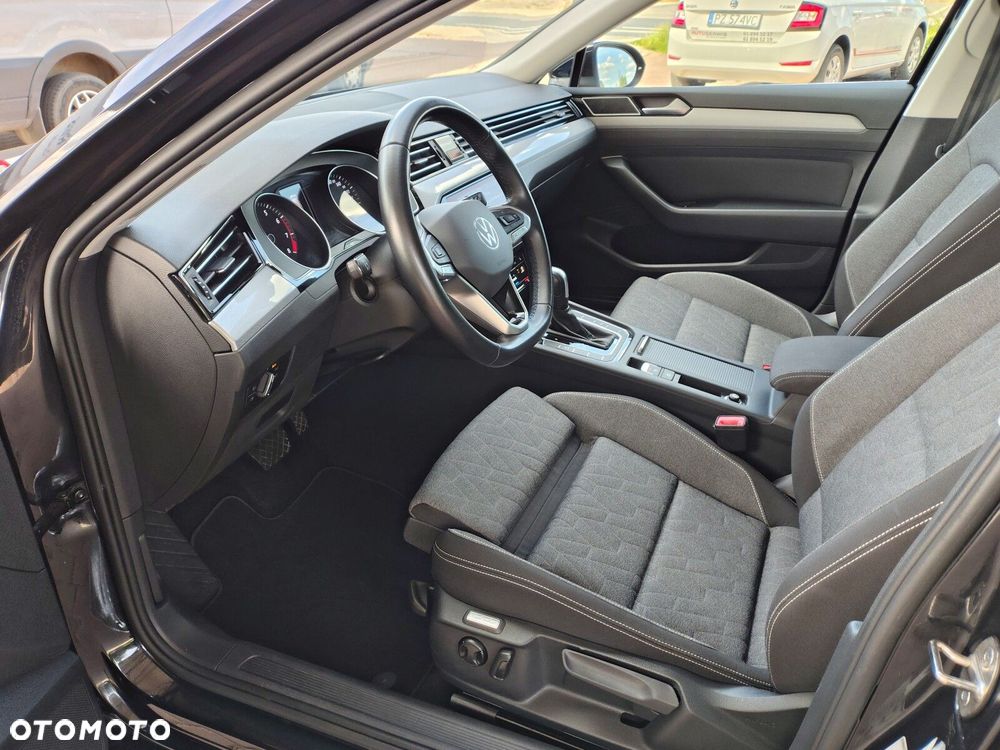 Volkswagen Passat - 11
