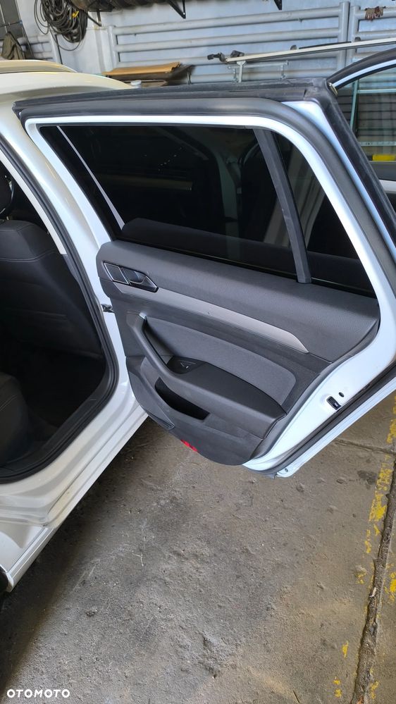 Volkswagen Passat - 20