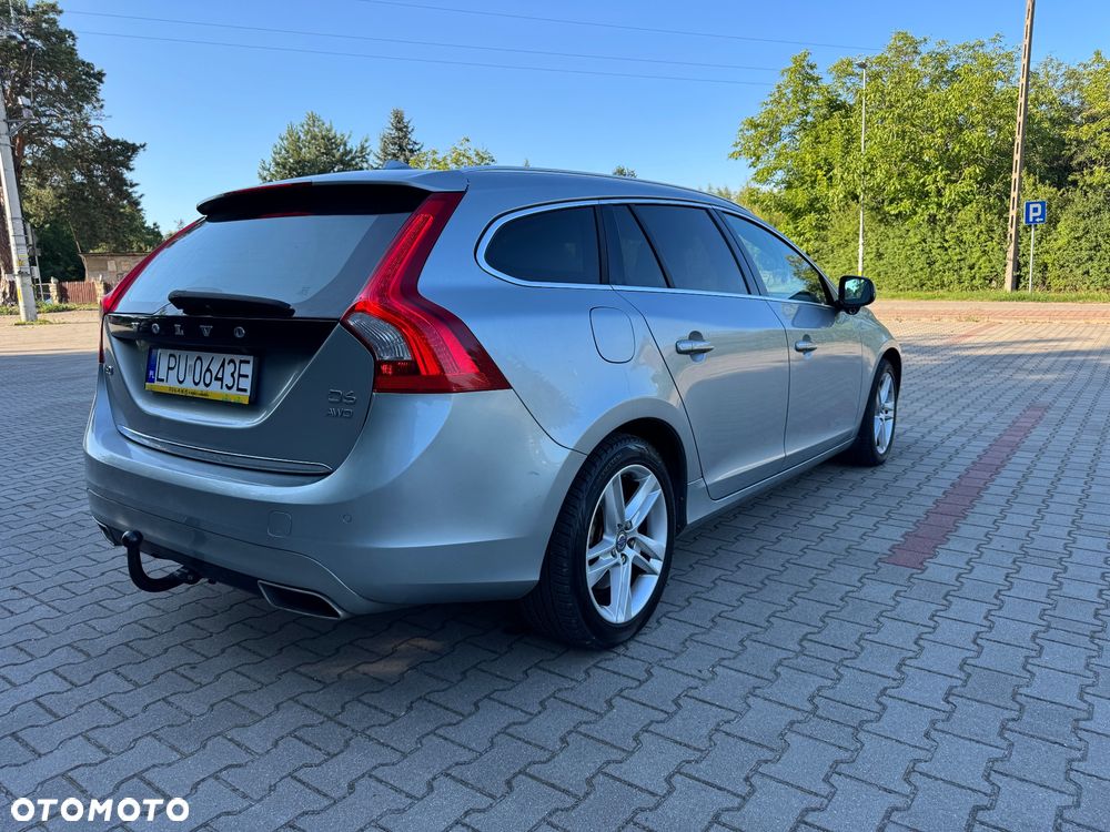 Volvo V60 D6 AWD Plug-in Hybrid Summum - 4