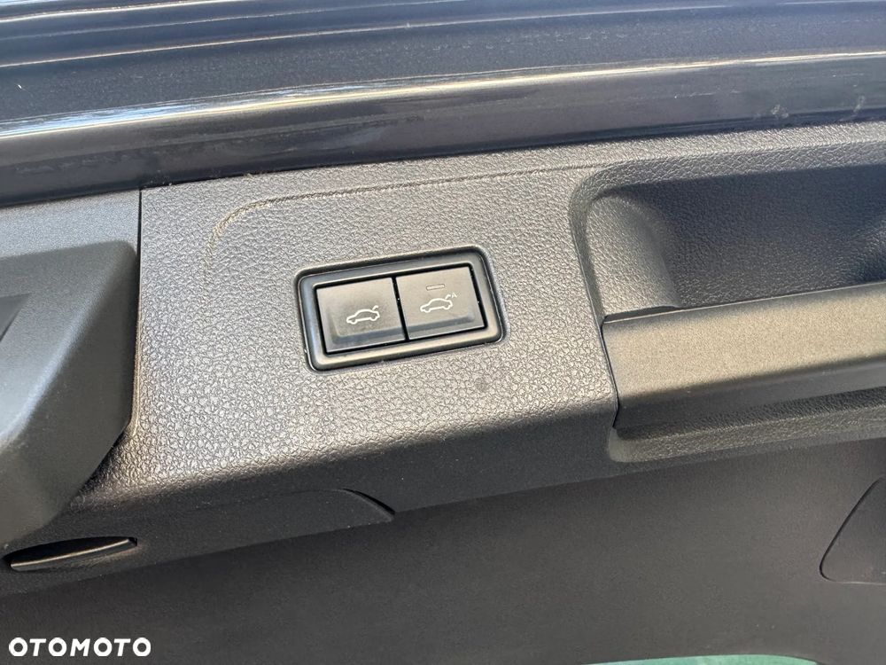 Volkswagen Passat Variant 2.0 TDI SCR 4Motion DSG Comfortline - 11