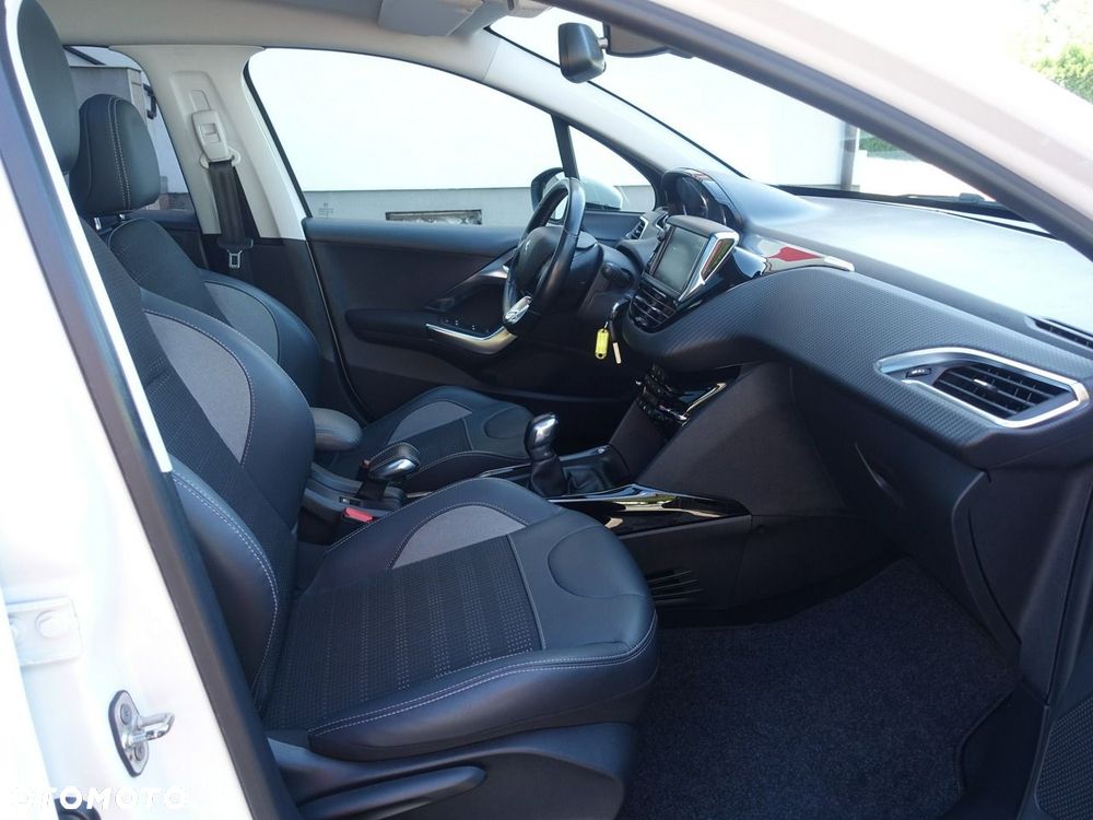 Peugeot 2008 1.2 Pure Tech Style S&S - 15