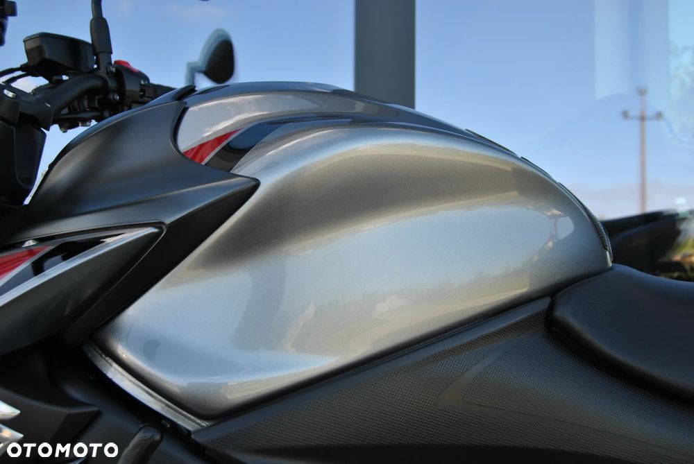 Suzuki GSX - 34
