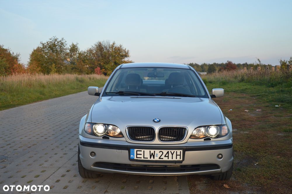 BMW 3 Series 2003 photo 2