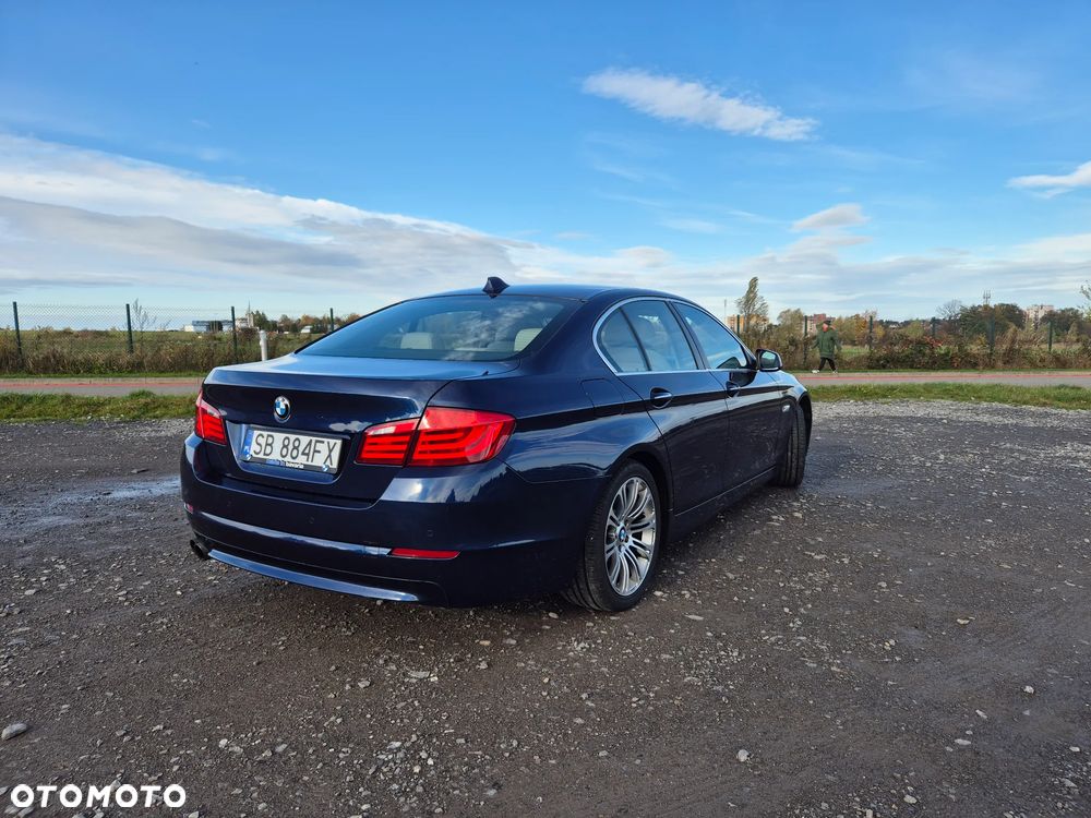 BMW Seria 5 528i - 2