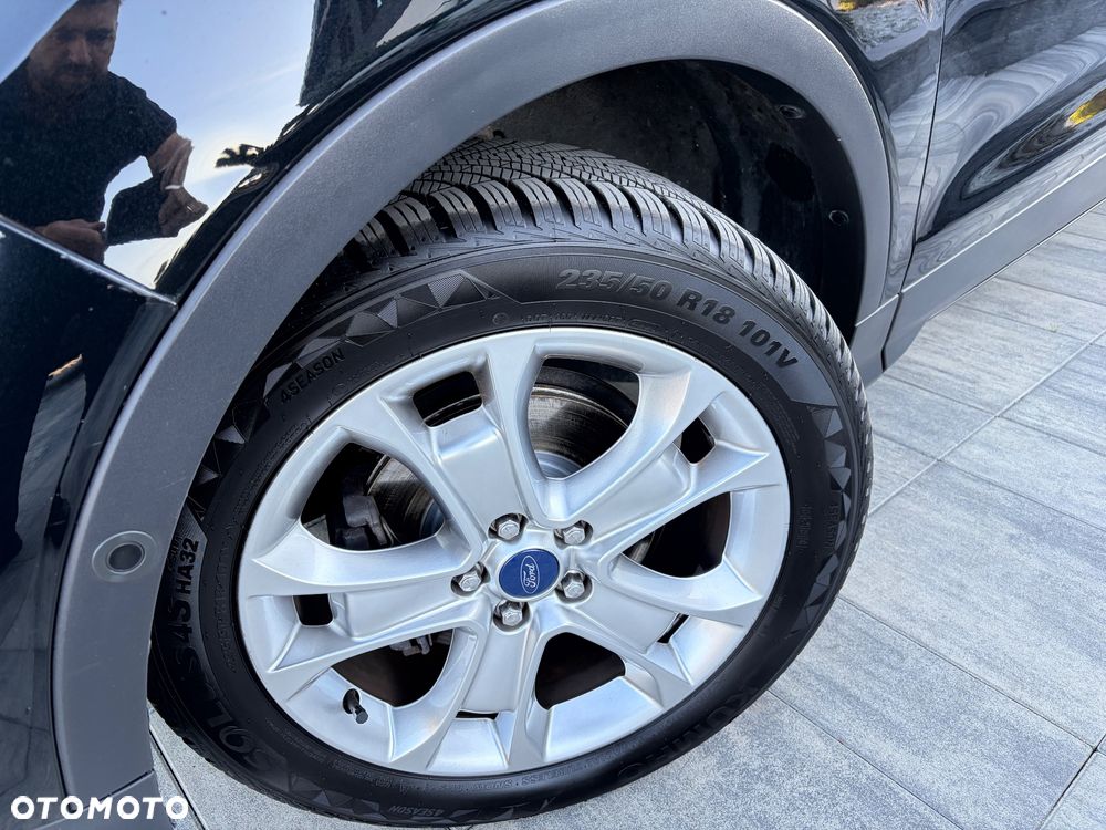 Ford Kuga 1.5 EcoBoost 2x4 Titanium - 36