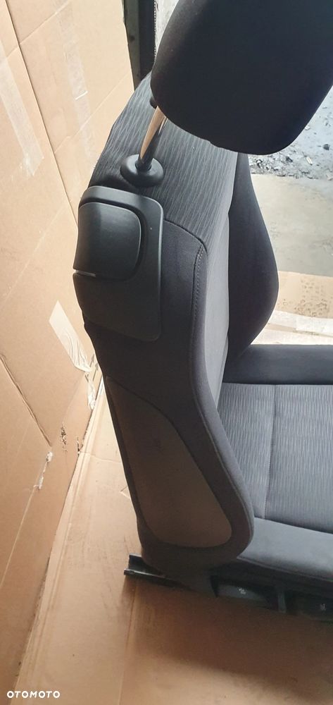 Fotel pasażera prawy przód przedni BMW I E81 - 5