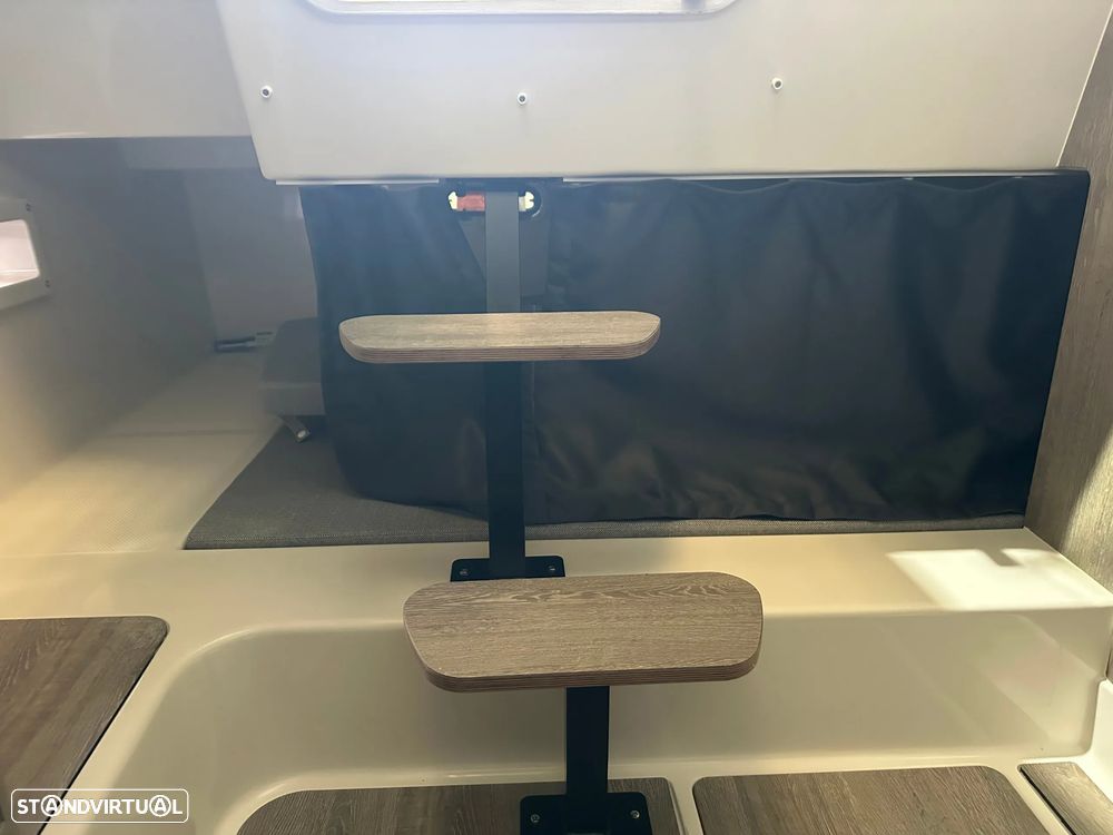 Quicksilver Activ 875 Sundeck - 50