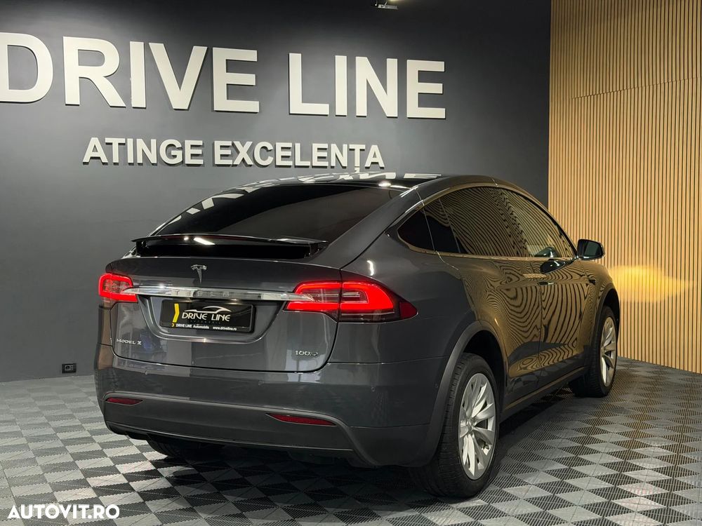 Tesla Model X - 5