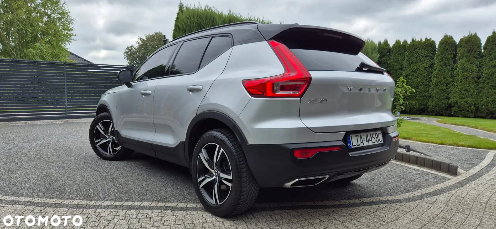 Volvo XC 40 D4 AWD Geartronic R-Design - 3