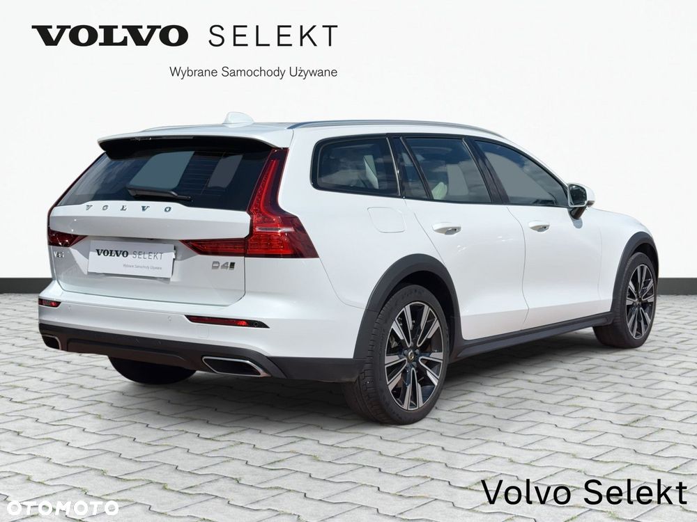 Volvo V60 Cross Country - 6