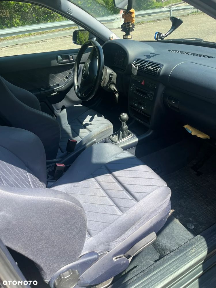 Audi A3 3-drzwiowe 1.6 FSI Ambiente - 7