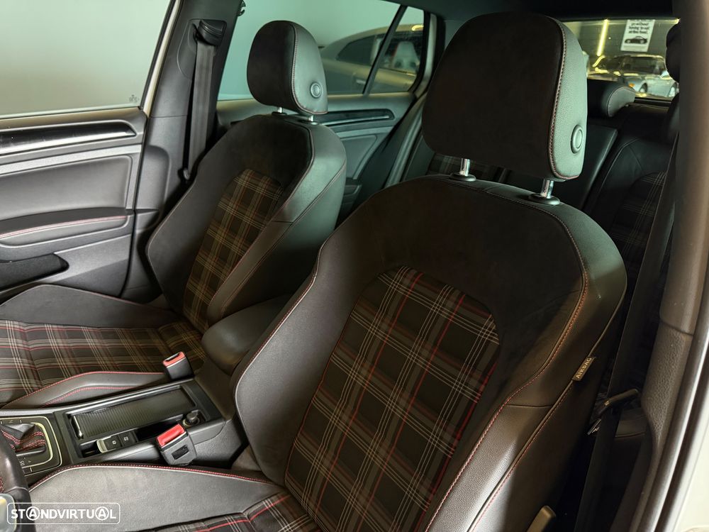 VW Golf 2.0 TSi GTi - 14