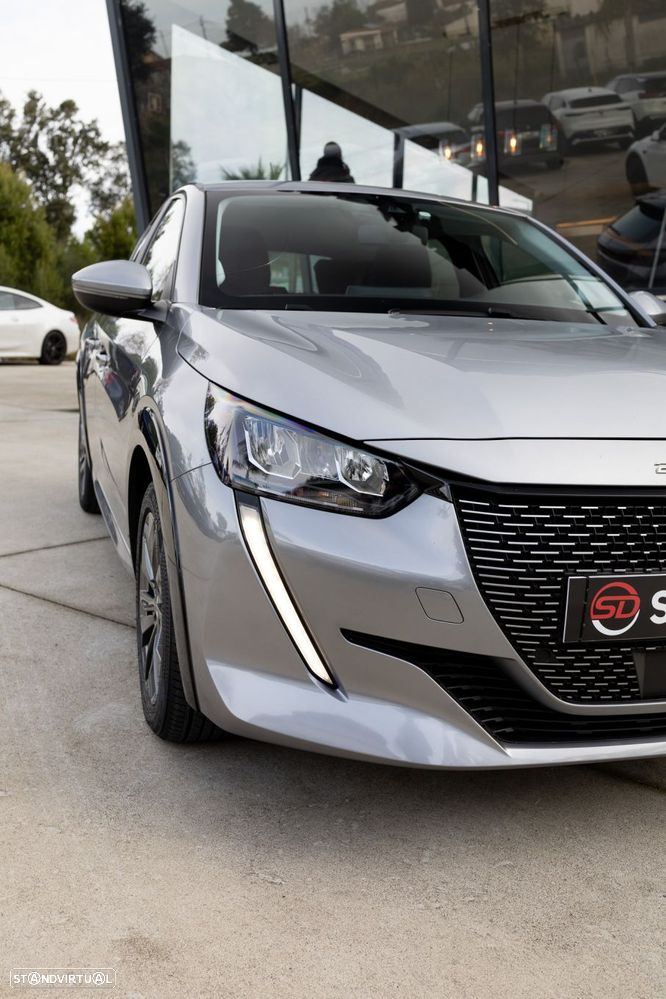 Peugeot e-208 Allure - 14