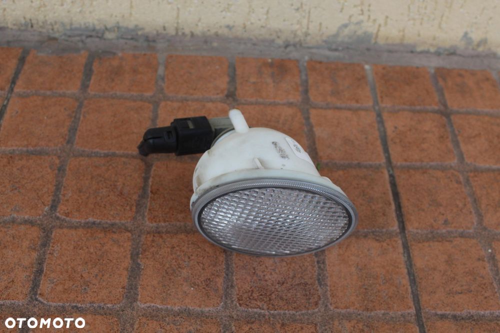 LAMPA W ZDERZAK TYŁ PRAWA VW NEW BEETLE 1C0941072 - 1