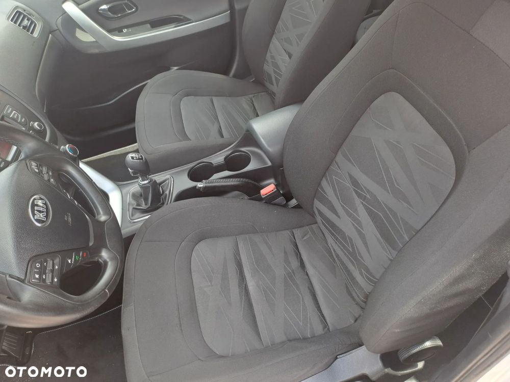 Kia Ceed - 9