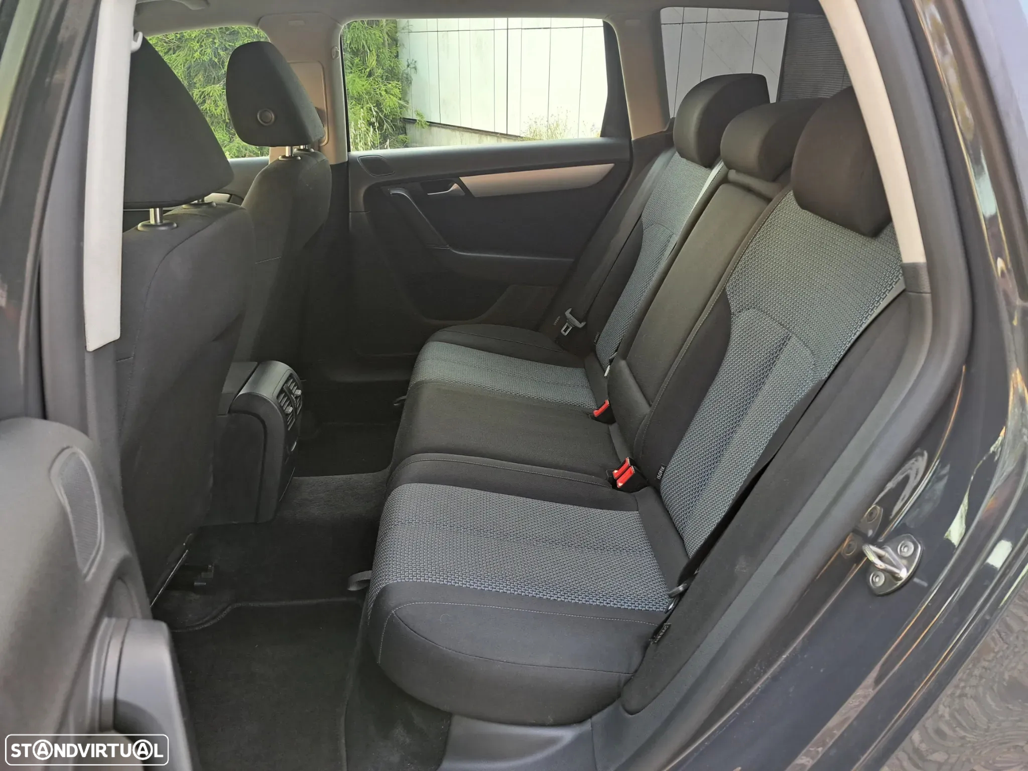 VW Passat Variant 1.6 TDI BlueMotion - 34