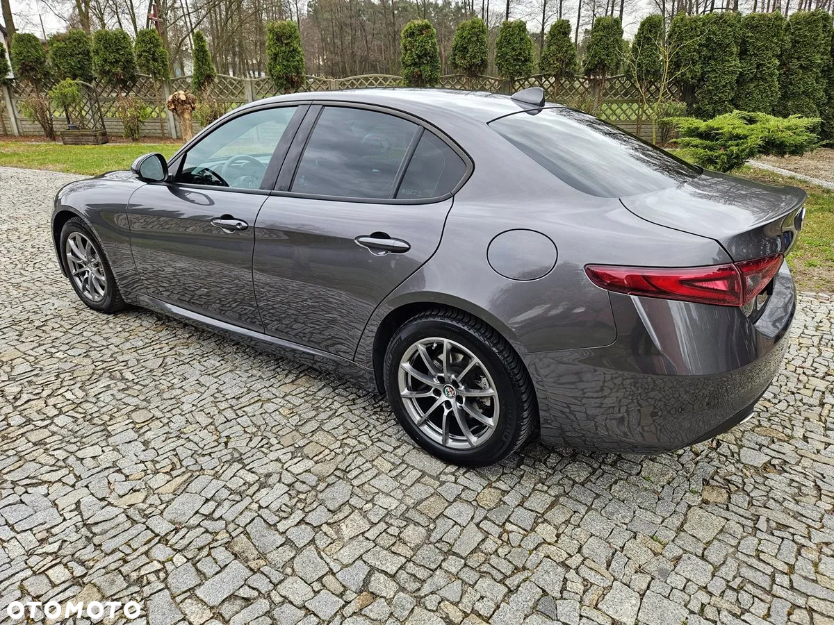 Alfa Romeo Giulia 2.0 Turbo - 13