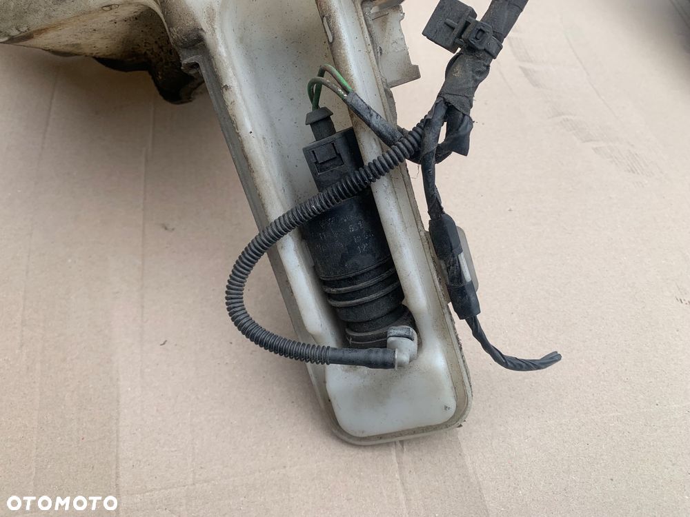 Zbiorniczek płynu spryskiwaczy pompka volkswagen passat b6 - 3