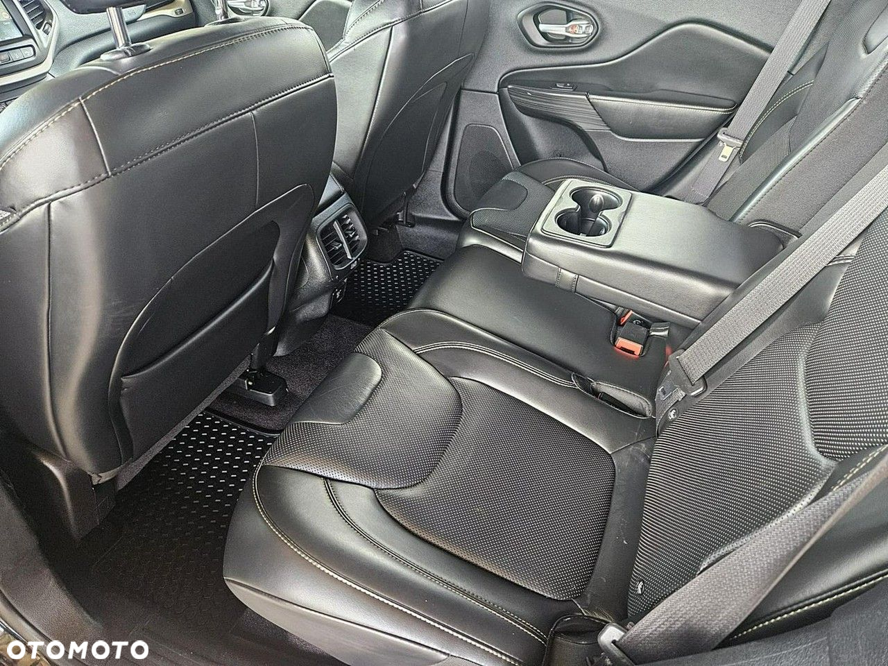 Jeep Cherokee - 8