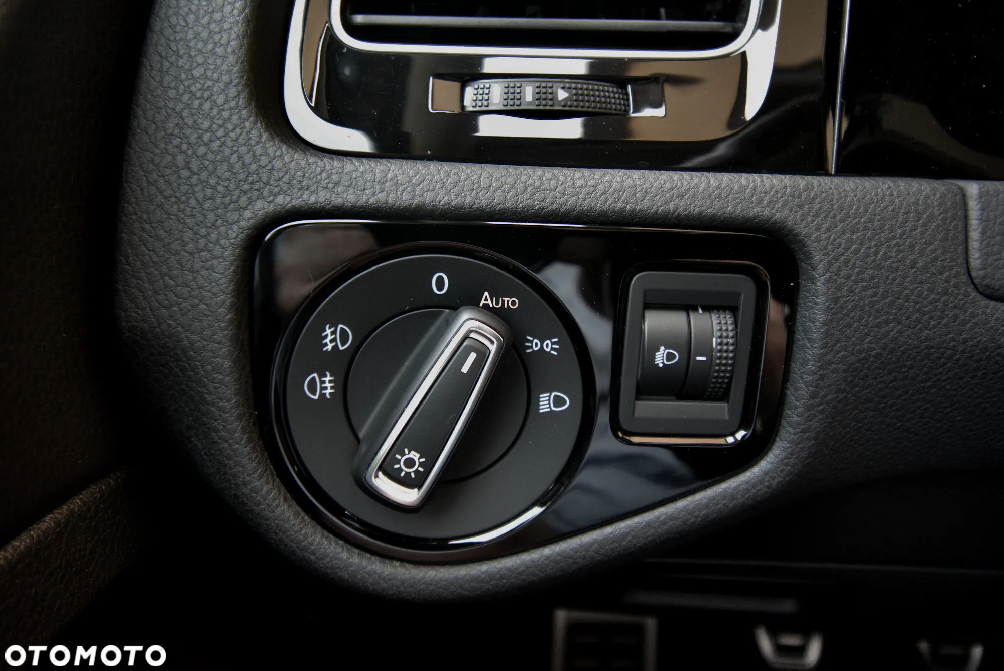 Volkswagen Golf - 22