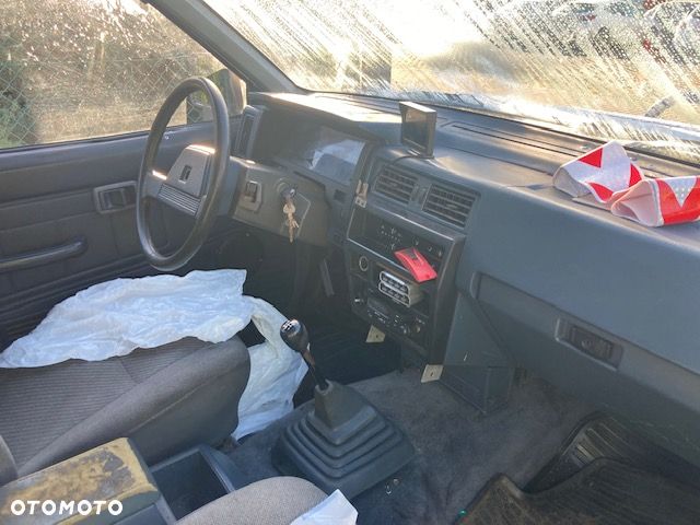 Nissan King Cab - 10