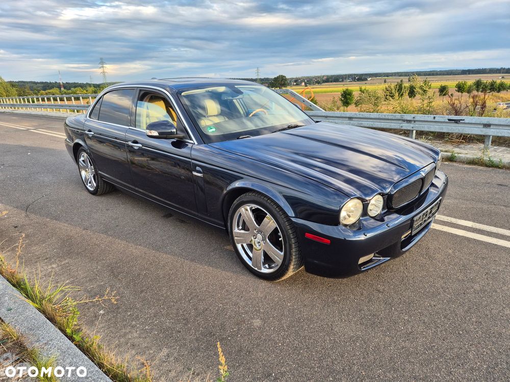 Jaguar XJ XJ8 4.2 LWB Executive - 3