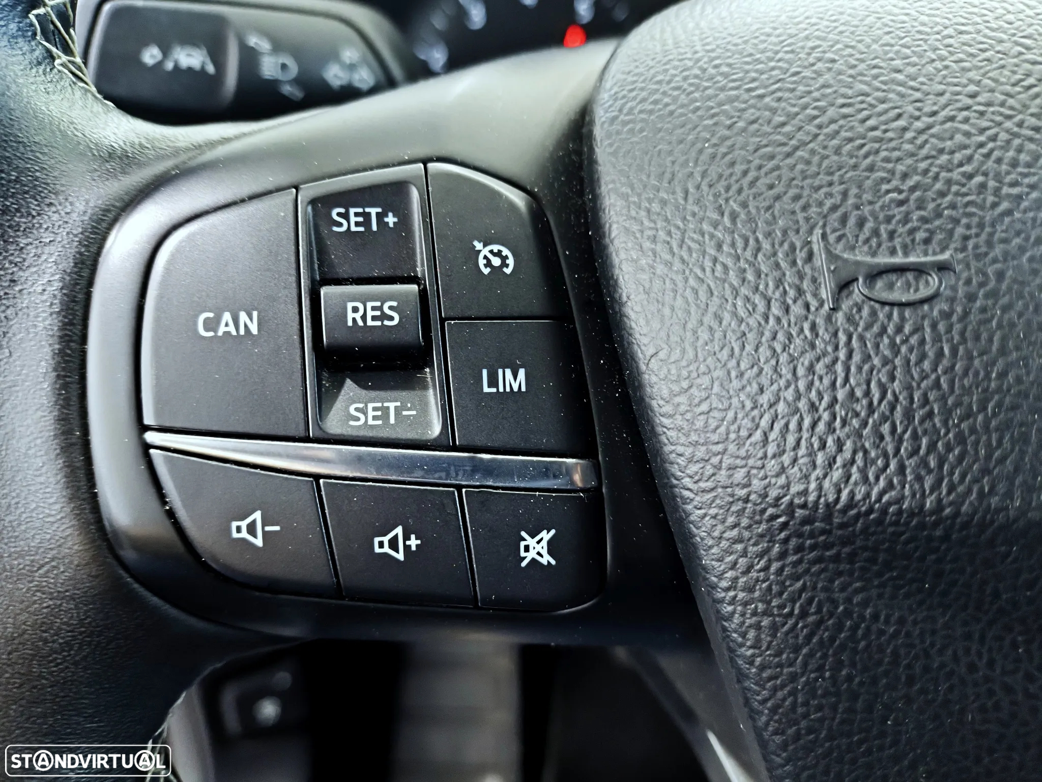 Ford Focus 1.0 EcoBoost Vignale - 30