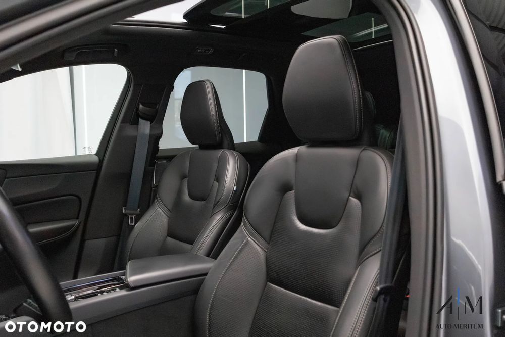 Volvo XC 60 B4 D AWD Ultimate Dark - 17