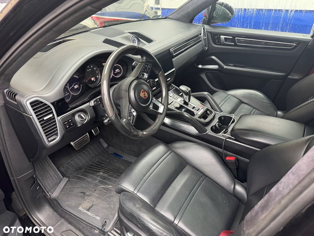 Porsche Cayenne - 4