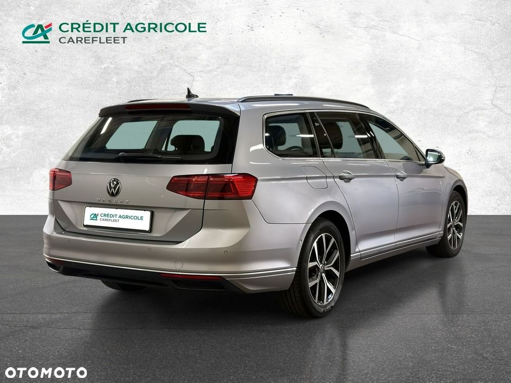 Volkswagen Passat - 4