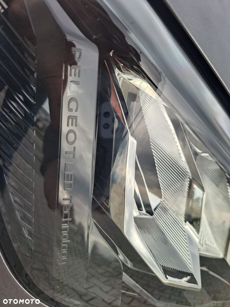 Peugeot 208 - 11