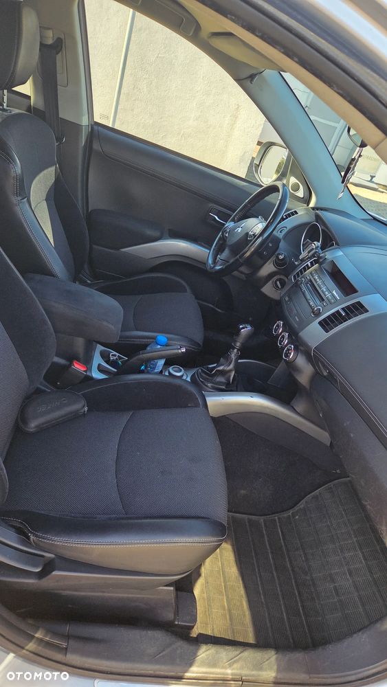Mitsubishi OUTLANDER - 8