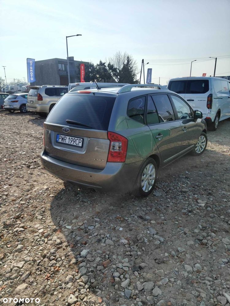 Kia Carens - 4
