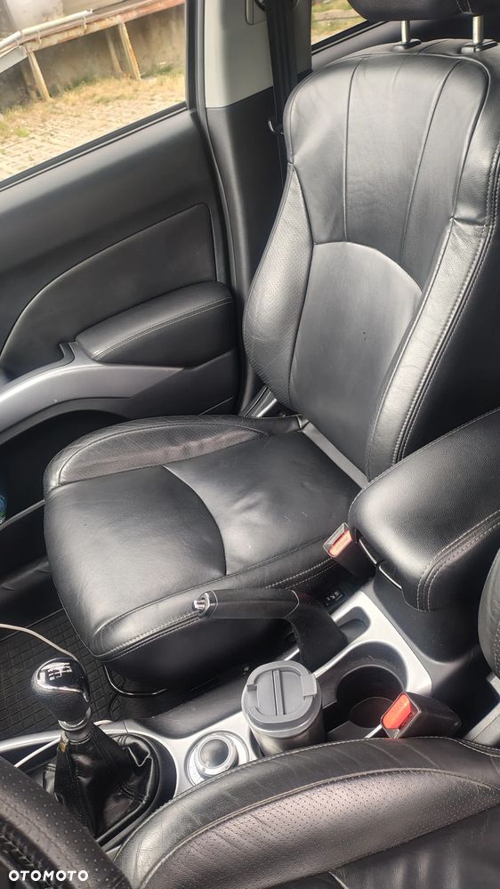 Mitsubishi Outlander 2.0 DID Intense + - 10