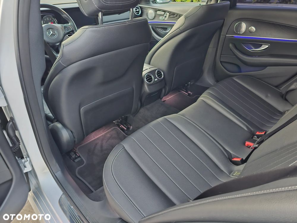 Mercedes-Benz Klasa E 300 9G-TRONIC AMG Line - 18