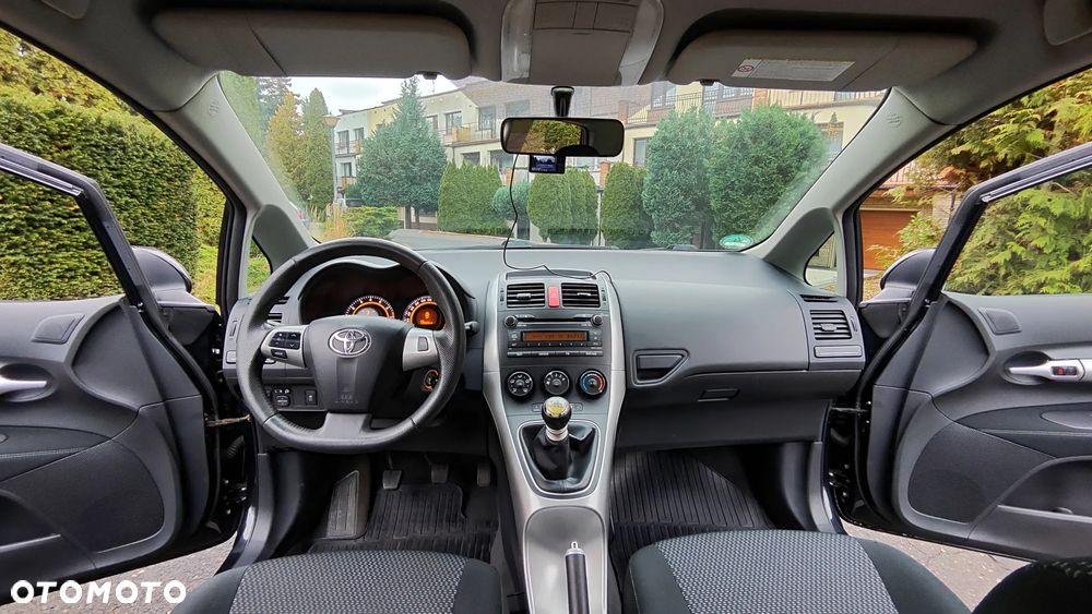 Toyota Auris - 13