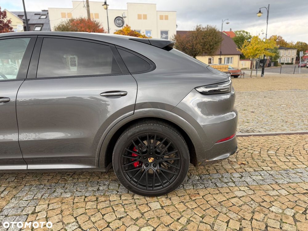Porsche Cayenne Coupe GTS - 32