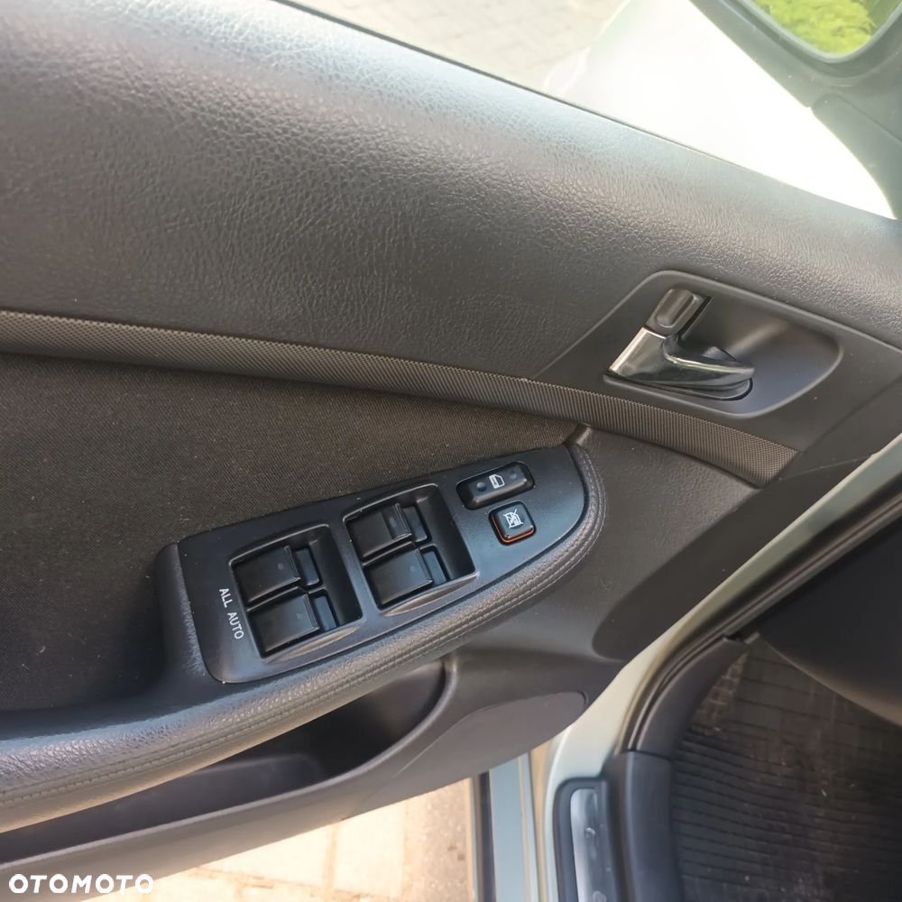 Toyota Avensis 2.0 VVT-i Sol Plus - 11