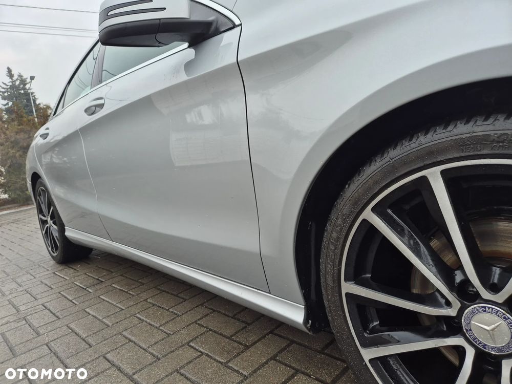 Mercedes-Benz CLA 180 AMG Line - 21
