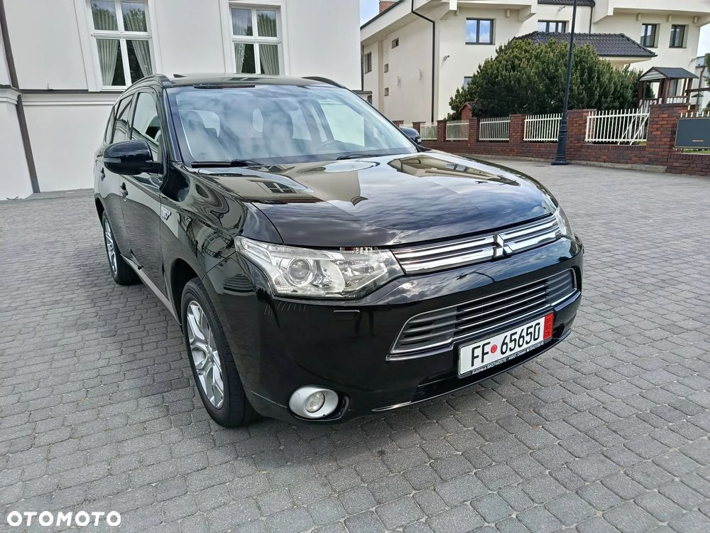 Mitsubishi Outlander 2.0 4WD Plus - 5