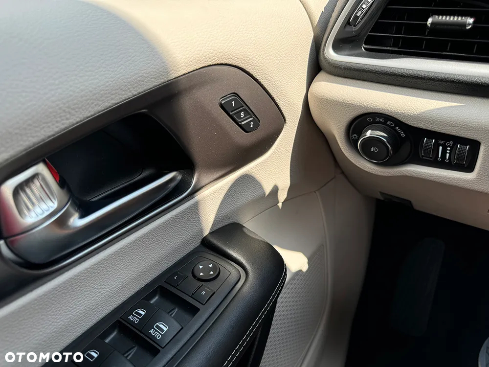 Chrysler Pacifica - 27