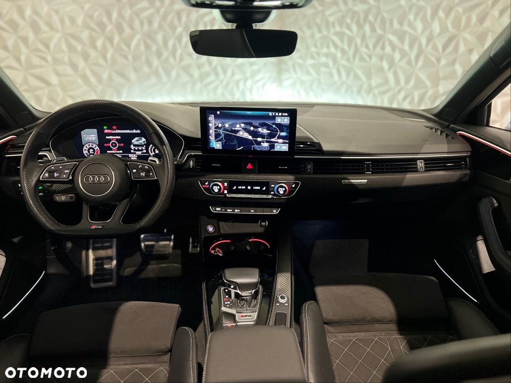 Audi RS4 Avant - 15