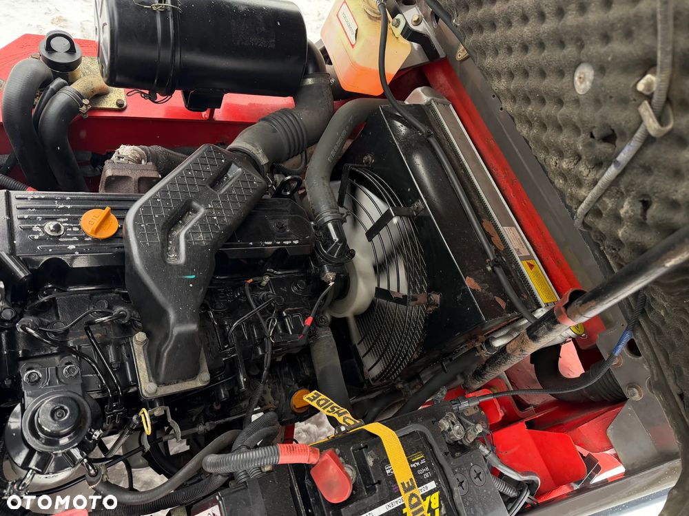 Manitou MI25D Wózek Widłowy 2,5 tony. Posuw Hydrauliczny. Maszt triplex. Wolny skok! Wysokość Podnoszenia 5 metrów. Jak nowy z Salonu. Pochodzi z Norweskiego Gospodarstwa! Aktualne przeglądy DEKRA i serwisy! Opony jak Nowe. Silnik Yanmar. Małe gabarety bardzo zwrotna maszyna! Zero luzów wycieków i zniszczeń. OKAZJA. Pełny ORYGINAŁ! Rok Prod. 2014. Niski przebieg 3300mtg - 25